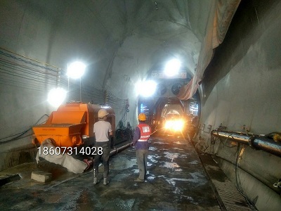 中铁八局购买小型混凝土输送泵铁路隧道应用